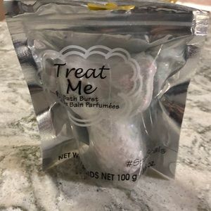 Treat me bath burst